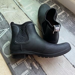 UGG Waterproof Rainboot with warm cozy sheepskin insole! Gently used